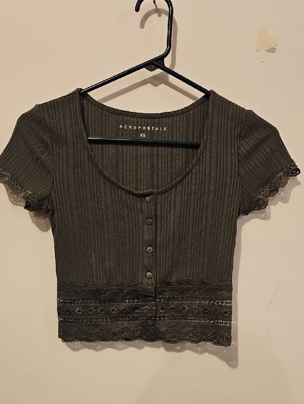 Aeropostale Nwots Green Top. Gorgeous, With Lace Detail. Functional Button Sz XS
